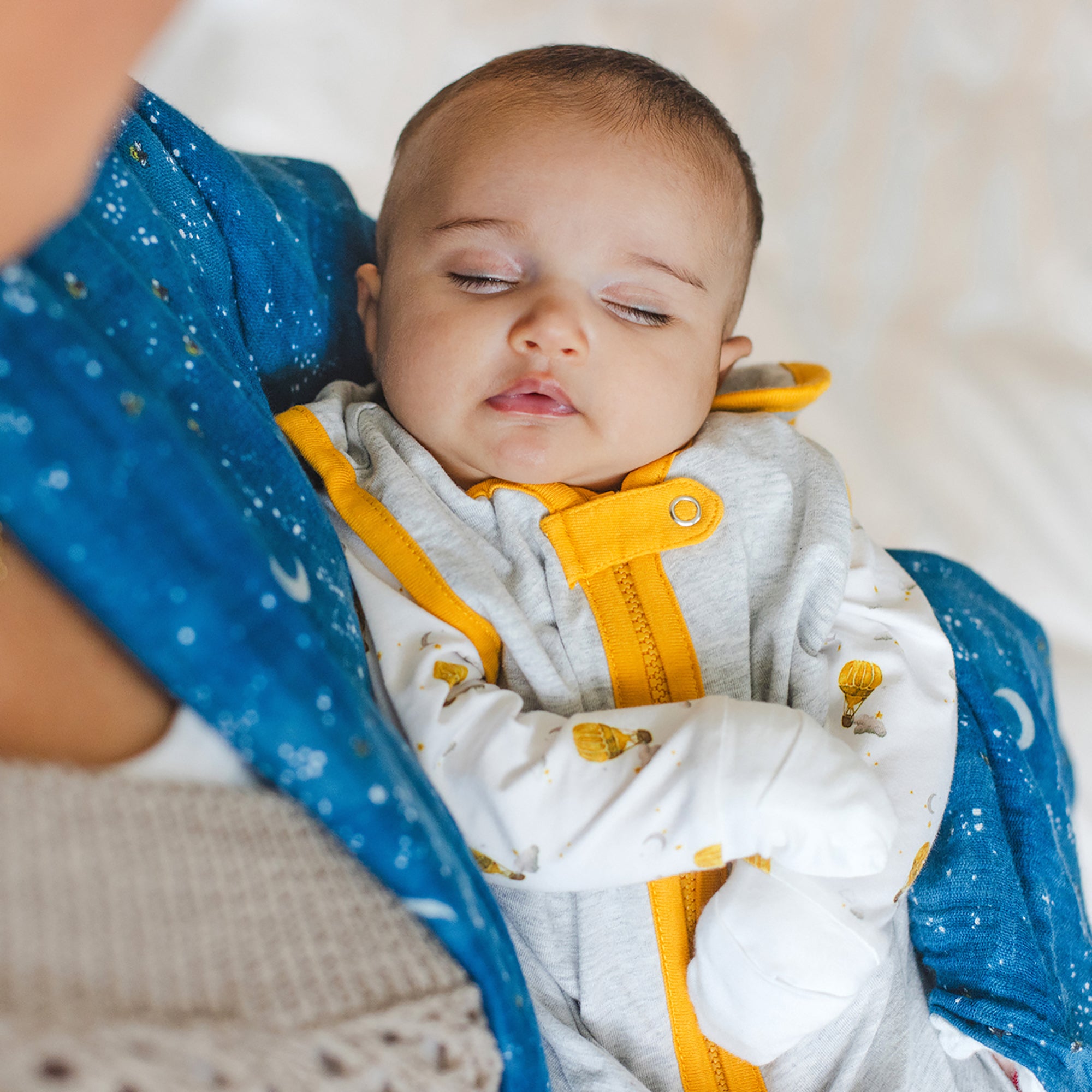 The best baby sleep sack recommended by parents and sleep consultants, designed to promote safe, comfortable sleep for infants and toddlers. Made from breathable, cozy fabrics, this sleep sack helps regulate body temperature and ensures a restful night for your little one.