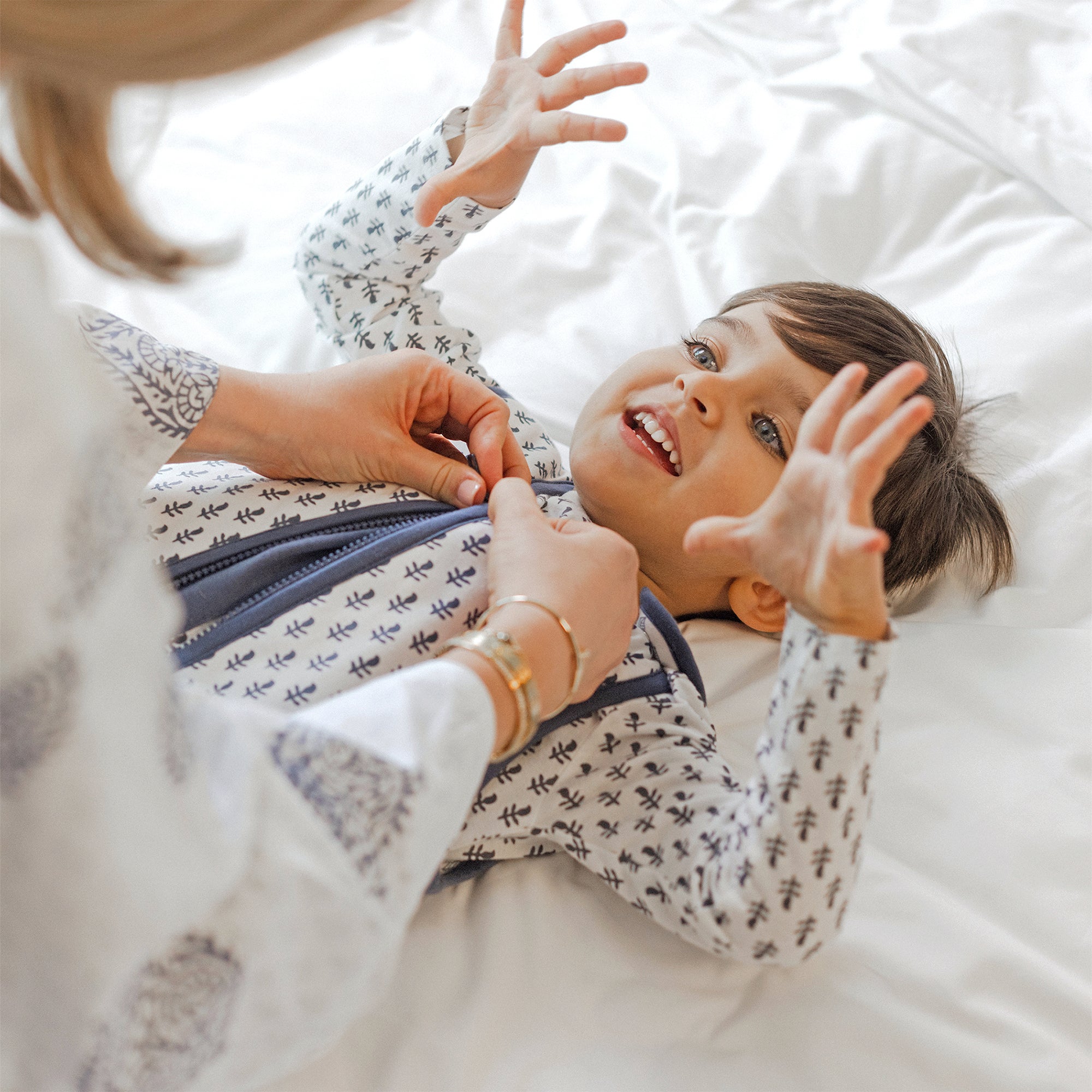 The best baby sleep sack recommended by parents and sleep consultants, designed to promote safe, comfortable sleep for infants and toddlers. Made from breathable, cozy fabrics, this sleep sack helps regulate body temperature and ensures a restful night for your little one.