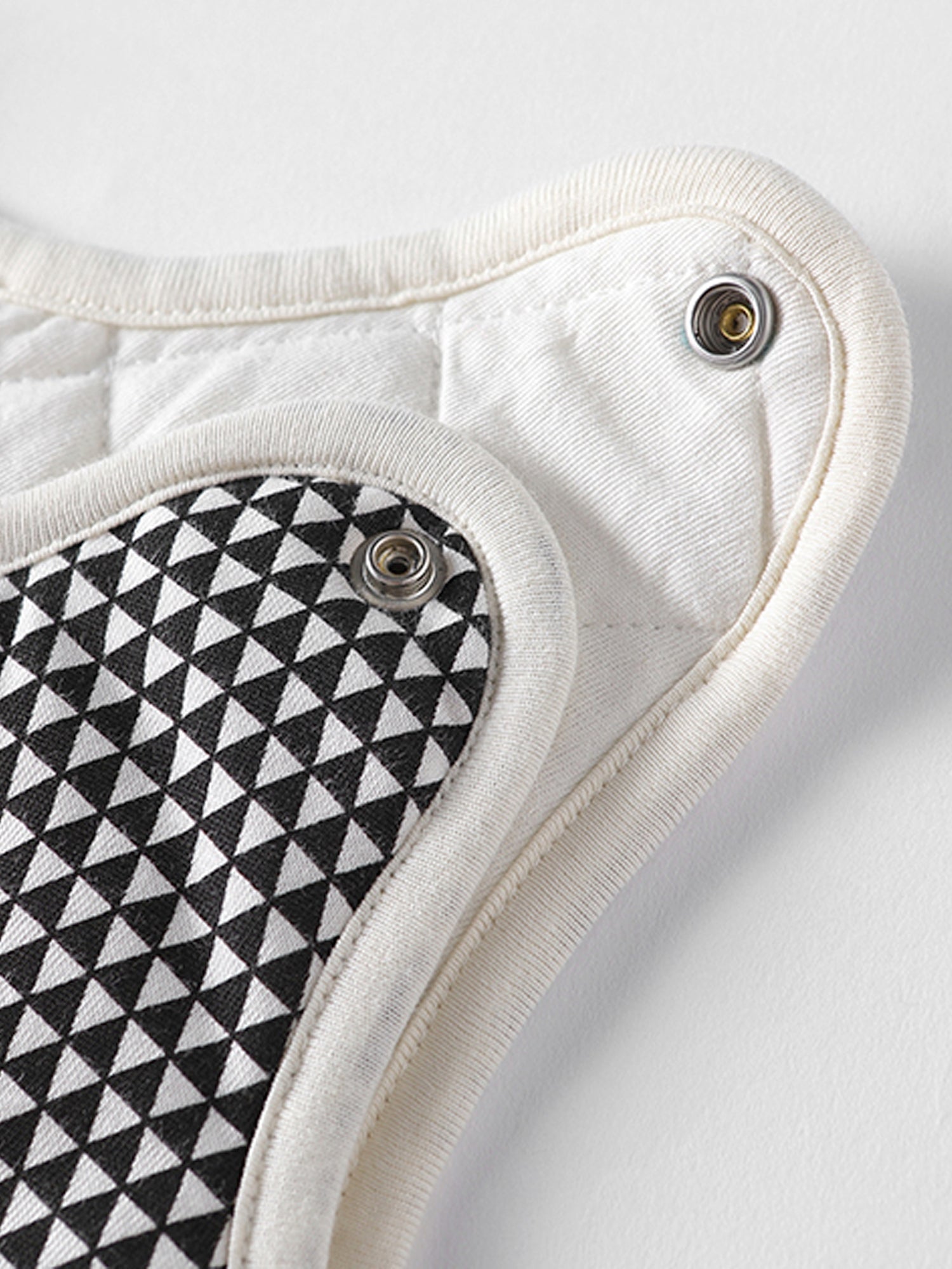 The best baby sleep sack recommended by parents and sleep consultants, designed to promote safe, comfortable sleep for infants and toddlers. Made from breathable, cozy fabrics, this sleep sack helps regulate body temperature and ensures a restful night for your little one.