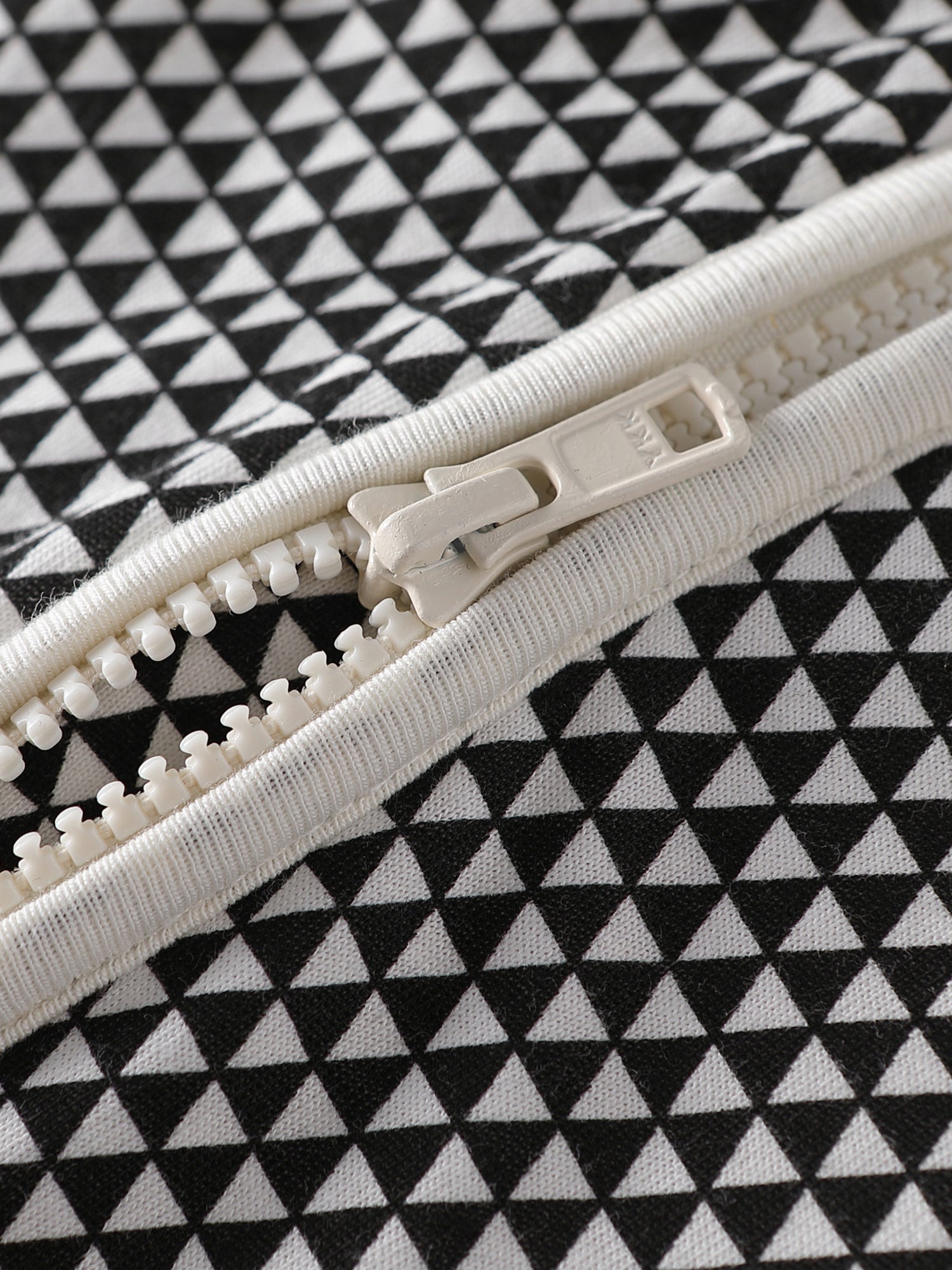 The best baby sleep sack recommended by parents and sleep consultants, designed to promote safe, comfortable sleep for infants and toddlers. Made from breathable, cozy fabrics, this sleep sack helps regulate body temperature and ensures a restful night for your little one.