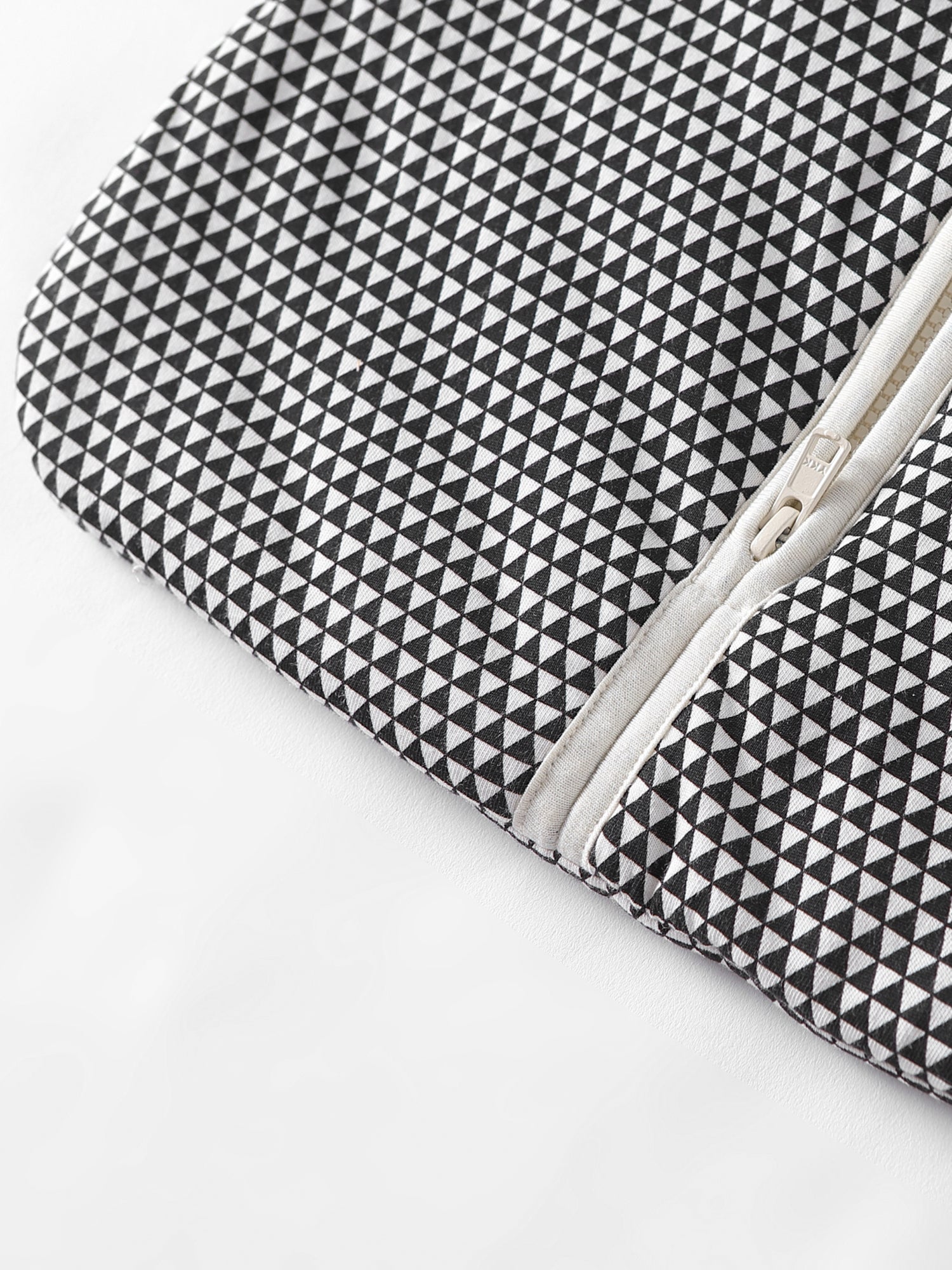 The best baby sleep sack recommended by parents and sleep consultants, designed to promote safe, comfortable sleep for infants and toddlers. Made from breathable, cozy fabrics, this sleep sack helps regulate body temperature and ensures a restful night for your little one.