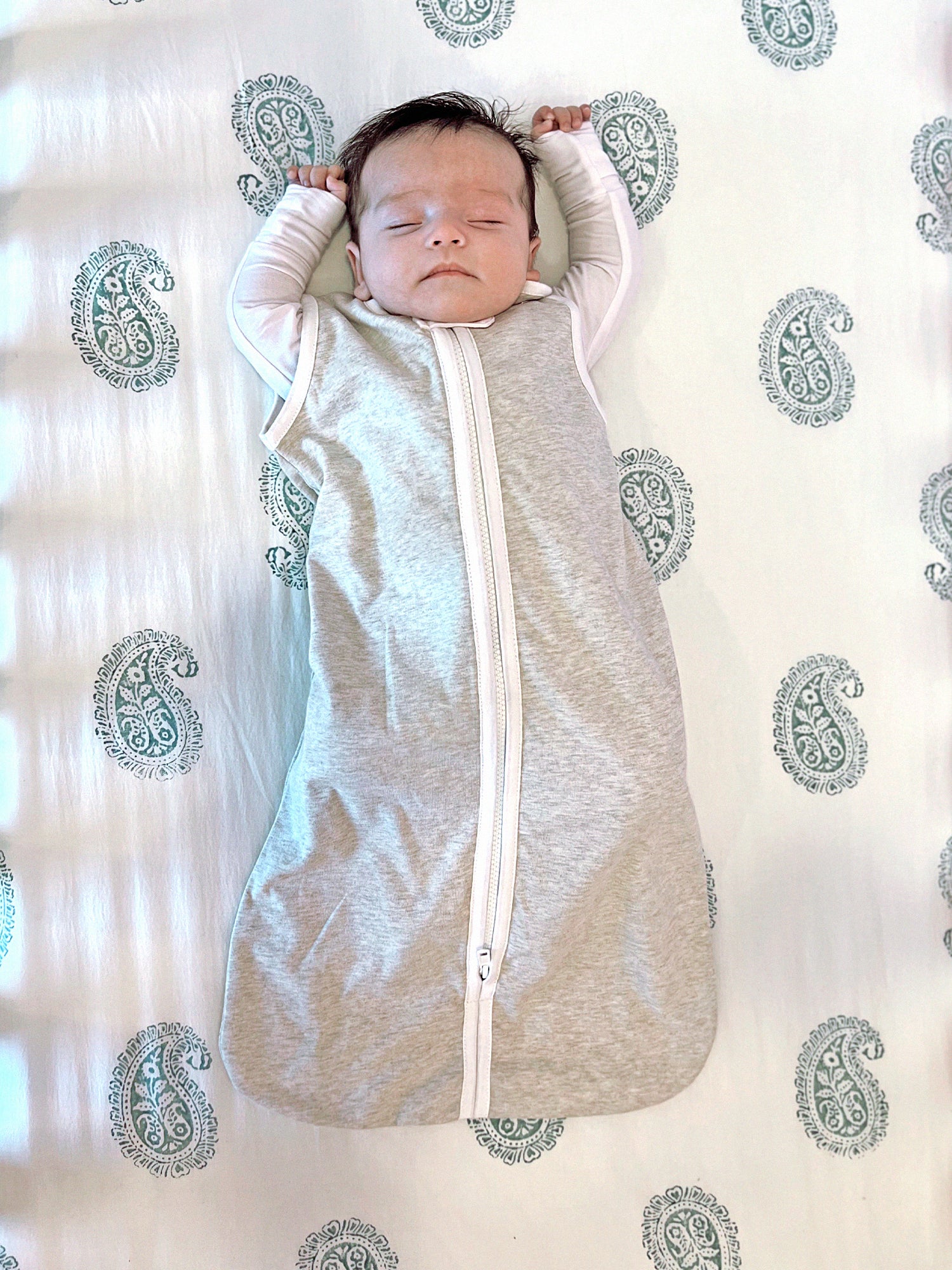 Lightweight sleep sack by Malabar Baby — breathable, comfortable, and ideal for safe, peaceful naps and bedtime for babies. Perfect for warm weather, this baby sleep sack promotes comfortable sleep and is a must-have for new parents.