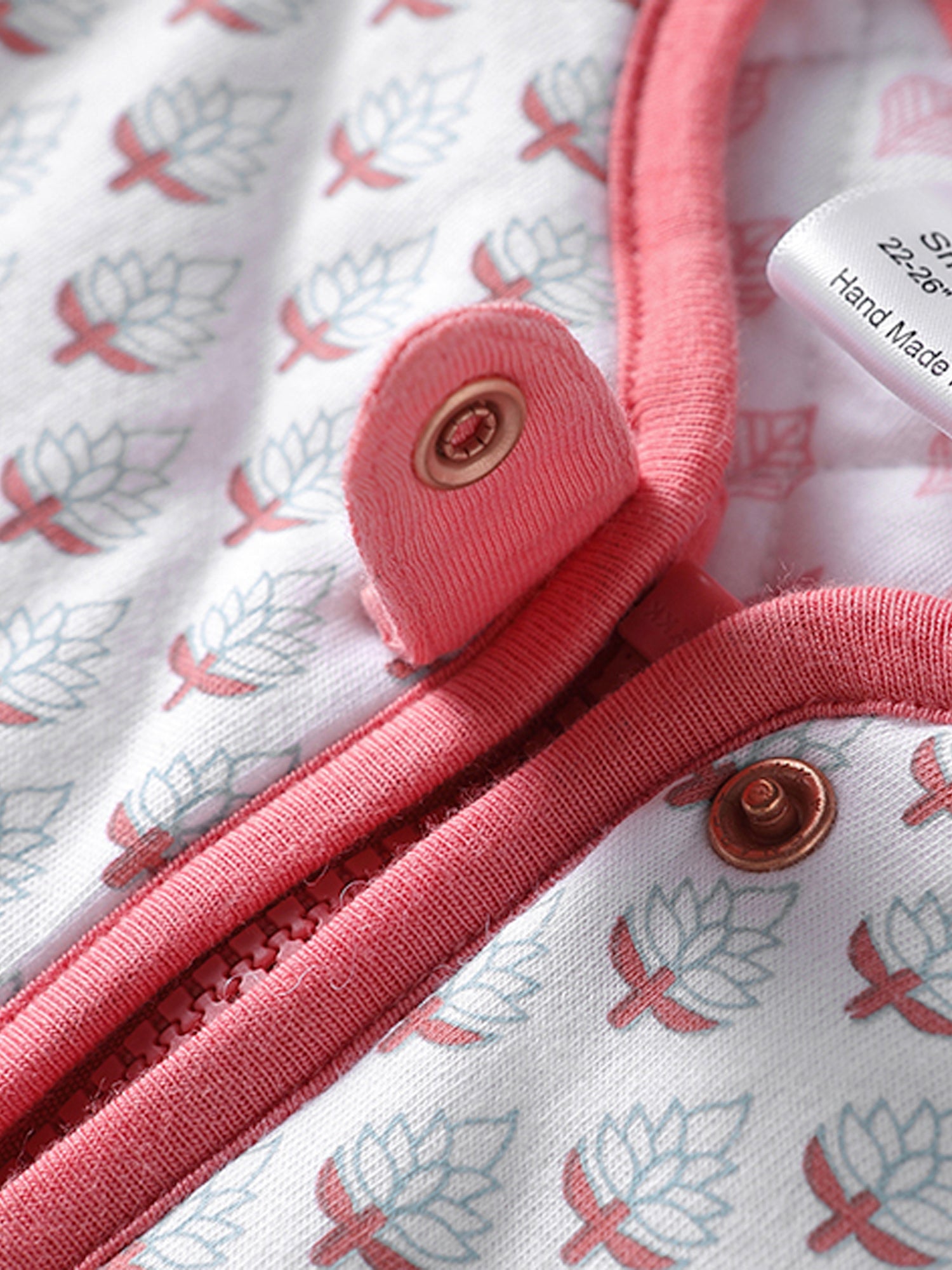 The best baby sleep sack recommended by parents and sleep consultants, designed to promote safe, comfortable sleep for infants and toddlers. Made from breathable, cozy fabrics, this sleep sack helps regulate body temperature and ensures a restful night for your little one.