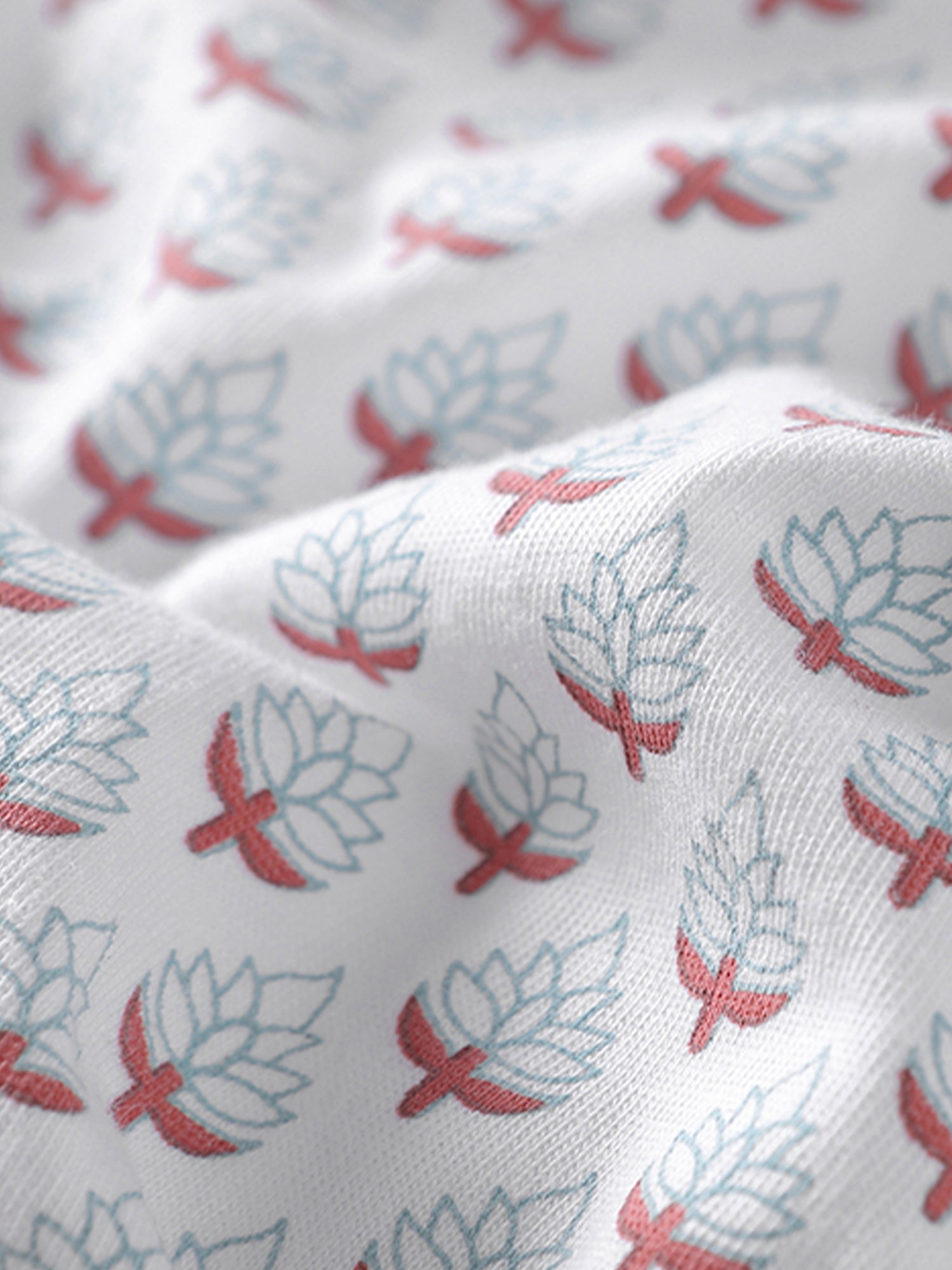 The best baby sleep sack recommended by parents and sleep consultants, designed to promote safe, comfortable sleep for infants and toddlers. Made from breathable, cozy fabrics, this sleep sack helps regulate body temperature and ensures a restful night for your little one.