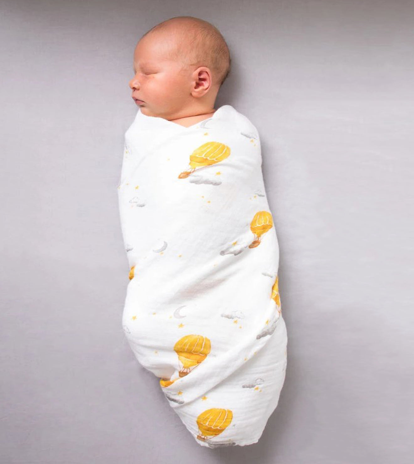 Best organic muslin swaddle blanket with adorable bee print – soft, breathable, and gentle for your baby's delicate skin. Made from premium organic cotton, this soothing swaddle features a charming watercolor hot air balloon print, providing natural comfort, promoting safe sleep, and perfect for calming and wrapping newborns.